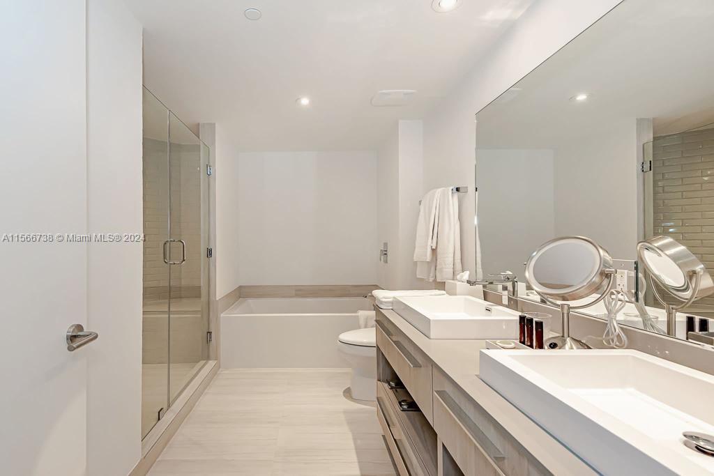 4010 S Ocean Dr R1801, Hollywood, Florida 33019, 2 Bedrooms Bedrooms, ,2 BathroomsBathrooms,Residential,For Sale,4010 S Ocean Dr R1801,A11566738