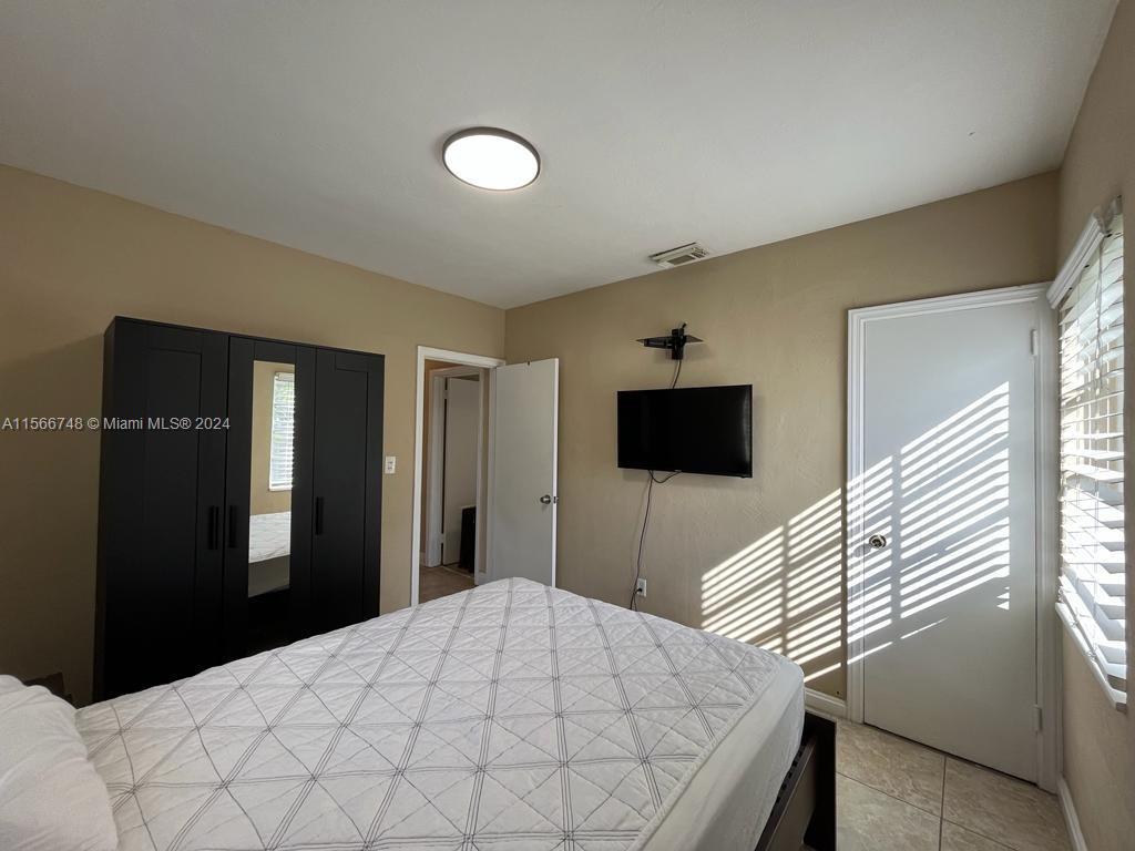 1414 NE 178th St, North Miami Beach, Florida 33162, 2 Bedrooms Bedrooms, ,1 BathroomBathrooms,Residentiallease,For Rent,1414 NE 178th St,A11566748