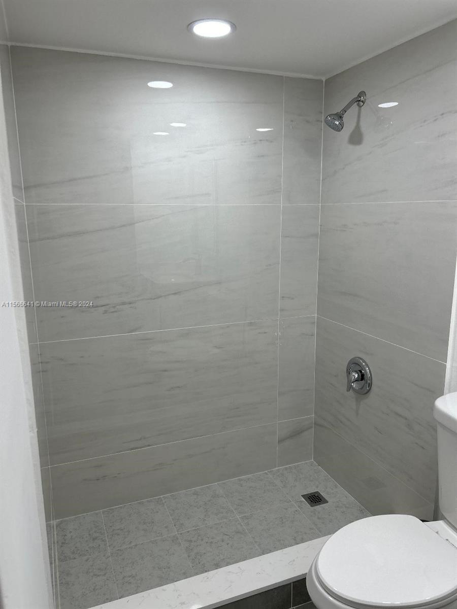 6045 NW 186th St 303, Hialeah, Florida 33015, 2 Bedrooms Bedrooms, ,2 BathroomsBathrooms,Residential,For Sale,6045 NW 186th St 303,A11566641