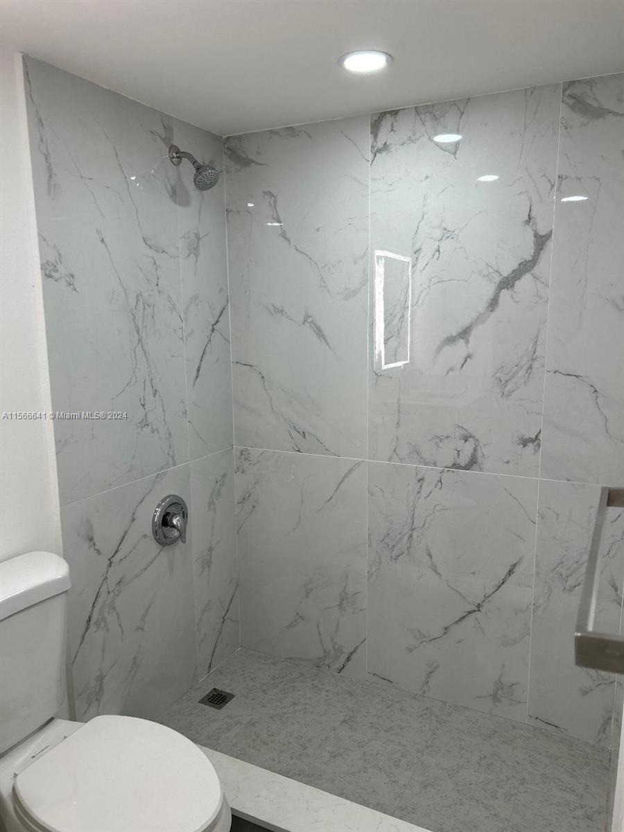 6045 NW 186th St 303, Hialeah, Florida 33015, 2 Bedrooms Bedrooms, ,2 BathroomsBathrooms,Residential,For Sale,6045 NW 186th St 303,A11566641