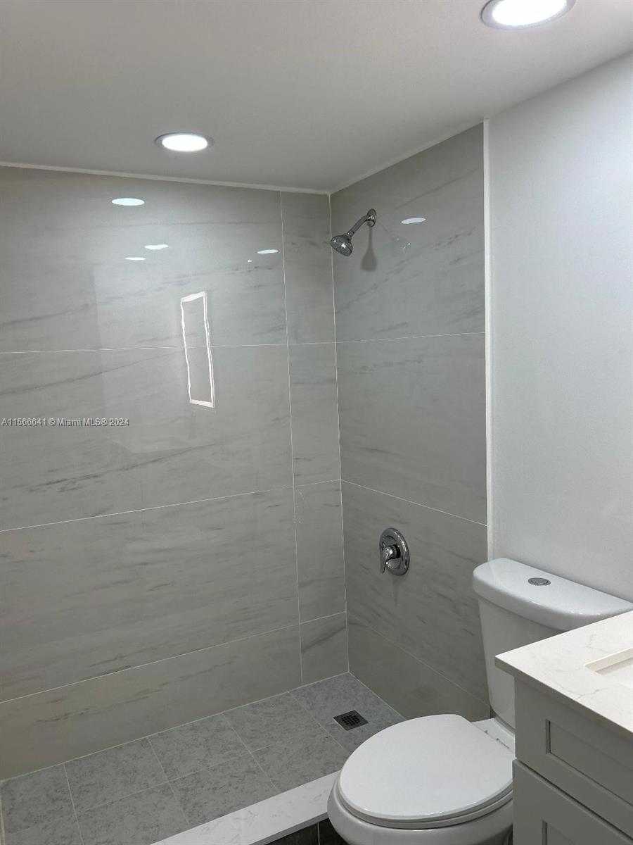 6045 NW 186th St 303, Hialeah, Florida 33015, 2 Bedrooms Bedrooms, ,2 BathroomsBathrooms,Residential,For Sale,6045 NW 186th St 303,A11566641