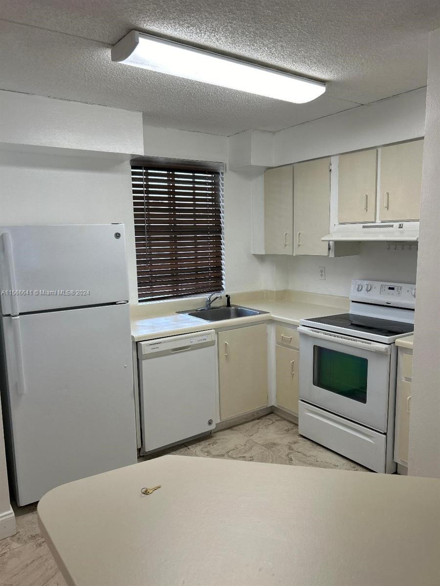 6045 NW 186th St 303, Hialeah, Florida 33015, 2 Bedrooms Bedrooms, ,2 BathroomsBathrooms,Residential,For Sale,6045 NW 186th St 303,A11566641