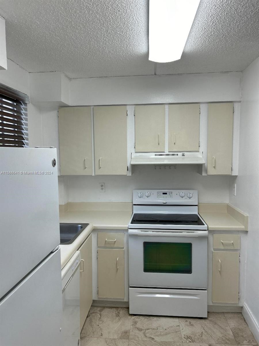 6045 NW 186th St 303, Hialeah, Florida 33015, 2 Bedrooms Bedrooms, ,2 BathroomsBathrooms,Residential,For Sale,6045 NW 186th St 303,A11566641