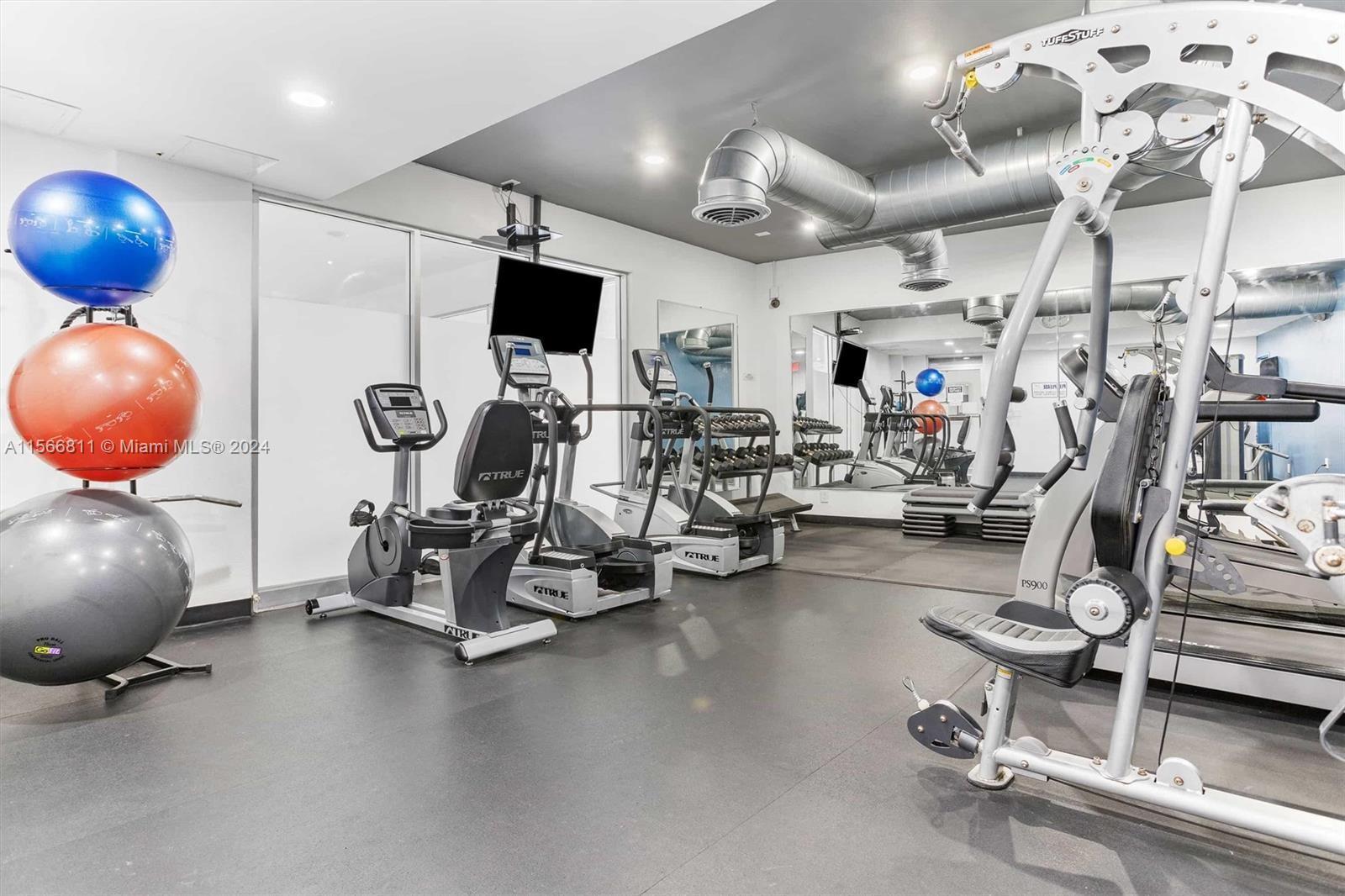 401 Golden Isles Dr 207, Hallandale Beach, Florida 33009, 1 Bedroom Bedrooms, ,1 BathroomBathrooms,Residentiallease,For Rent,401 Golden Isles Dr 207,A11566811