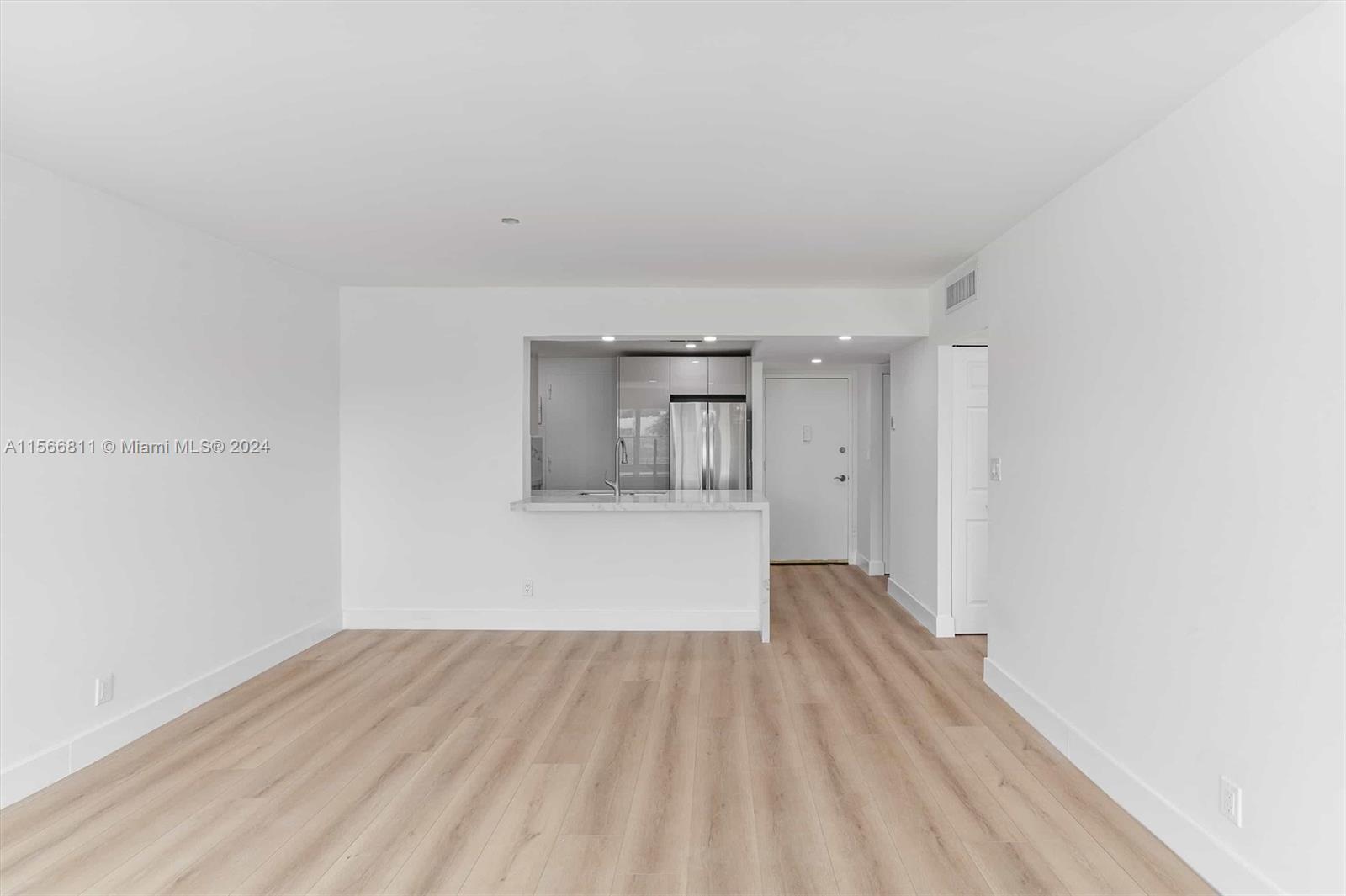 401 Golden Isles Dr 207, Hallandale Beach, Florida 33009, 1 Bedroom Bedrooms, ,1 BathroomBathrooms,Residentiallease,For Rent,401 Golden Isles Dr 207,A11566811