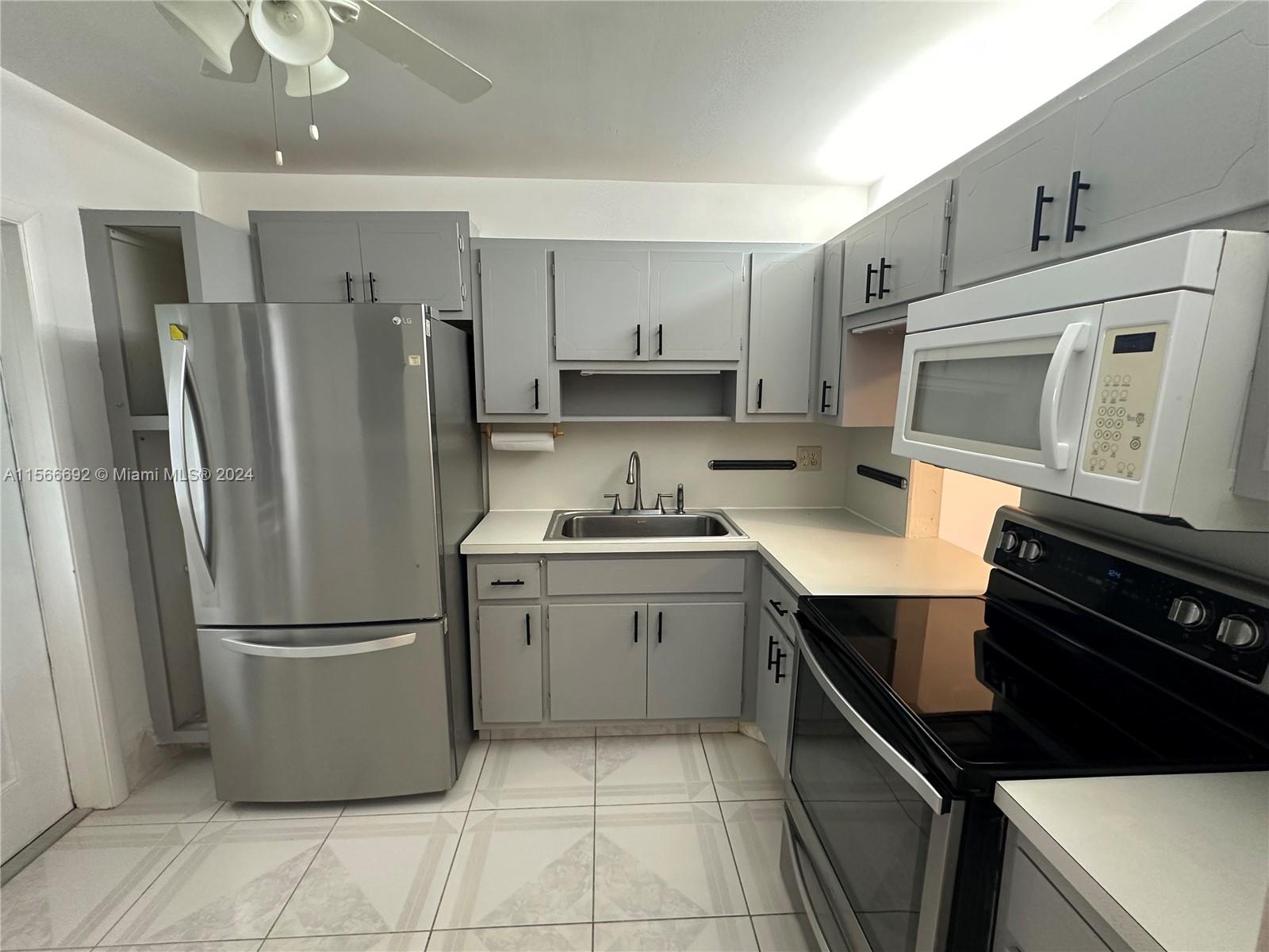 2300 Park Ln 306, Hollywood, Florida 33021, 1 Bedroom Bedrooms, ,1 BathroomBathrooms,Residential,For Sale,2300 Park Ln 306,A11566692