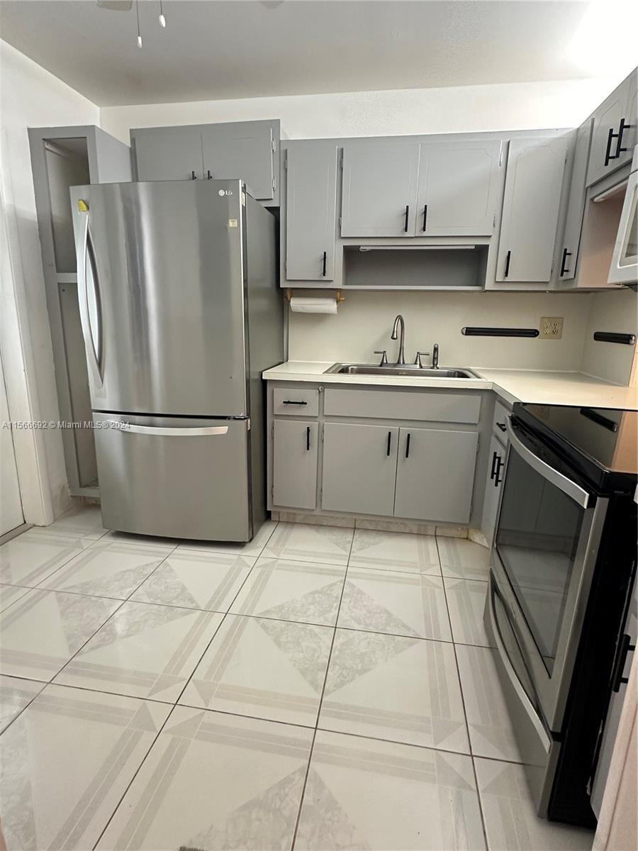 2300 Park Ln 306, Hollywood, Florida 33021, 1 Bedroom Bedrooms, ,1 BathroomBathrooms,Residential,For Sale,2300 Park Ln 306,A11566692