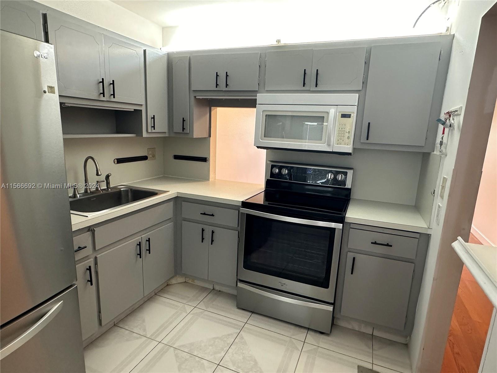 2300 Park Ln 306, Hollywood, Florida 33021, 1 Bedroom Bedrooms, ,1 BathroomBathrooms,Residential,For Sale,2300 Park Ln 306,A11566692
