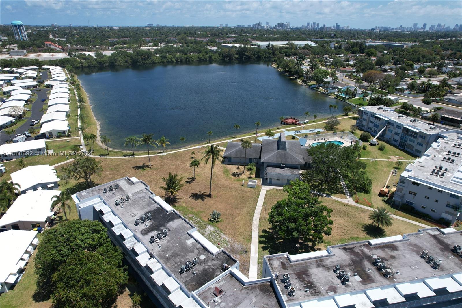 2300 Park Ln 306, Hollywood, Florida 33021, 1 Bedroom Bedrooms, ,1 BathroomBathrooms,Residential,For Sale,2300 Park Ln 306,A11566692
