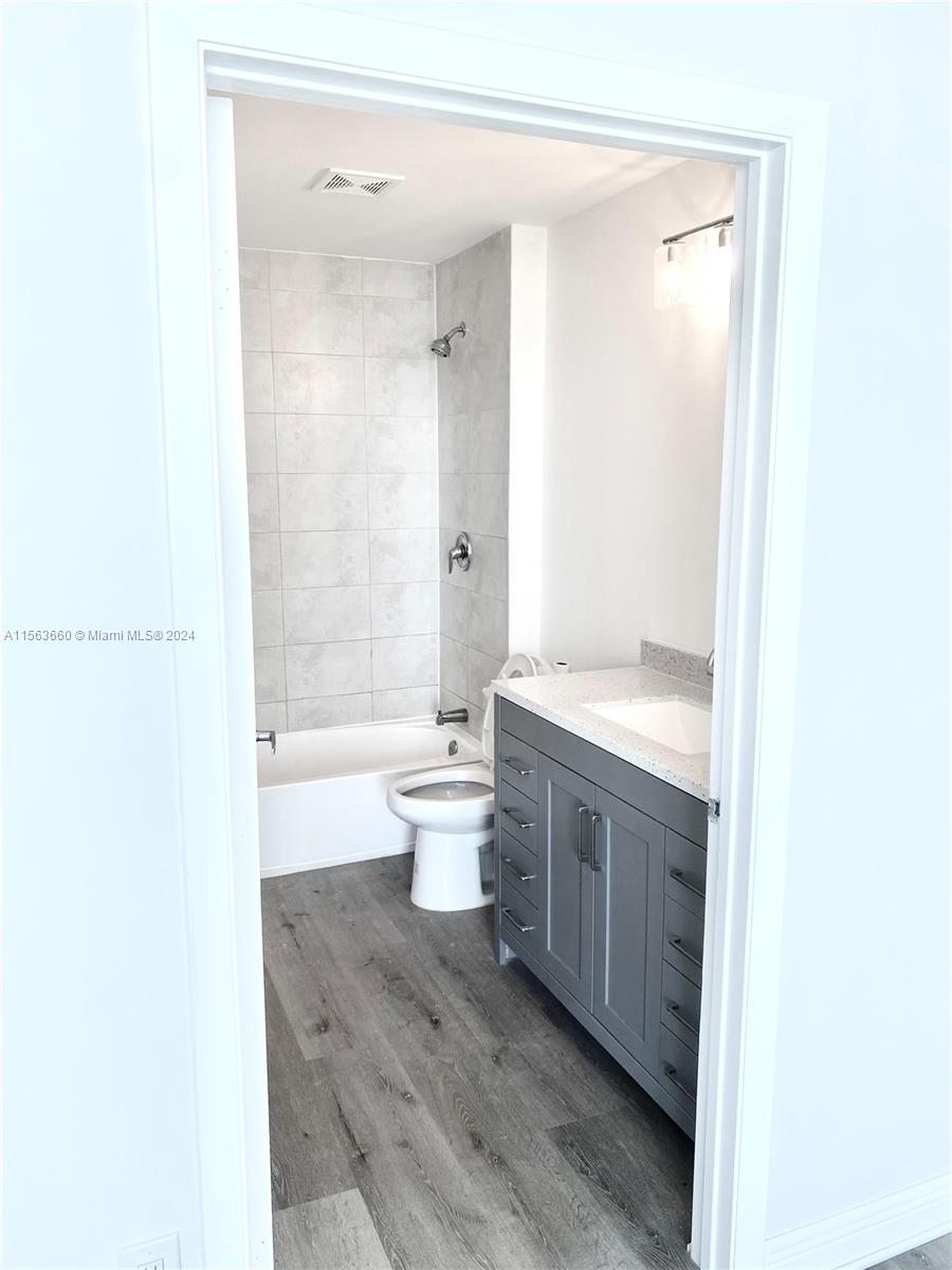 1900 N Bayshore Dr 3416, Miami, Florida 33132, 1 Bedroom Bedrooms, ,1 BathroomBathrooms,Residentiallease,For Rent,1900 N Bayshore Dr 3416,A11563660