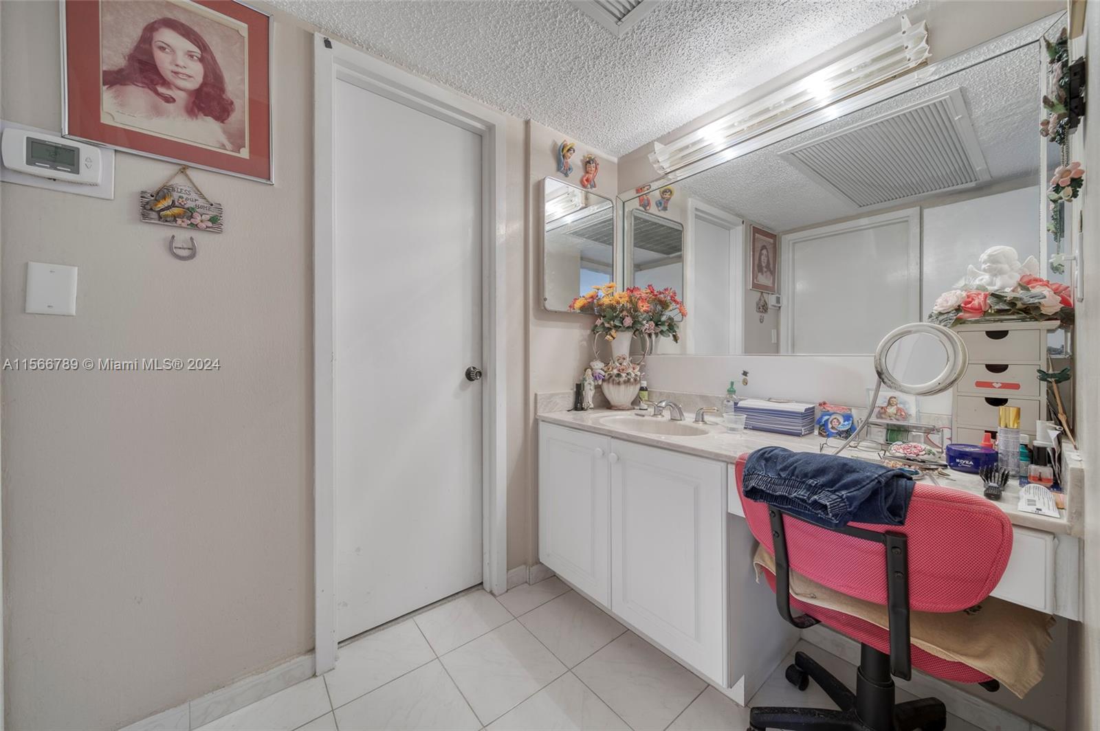 3140 S Ocean Dr 1002, Hallandale Beach, Florida 33009, 1 Bedroom Bedrooms, ,1 BathroomBathrooms,Residential,For Sale,3140 S Ocean Dr 1002,A11566789