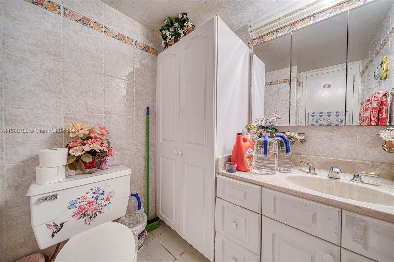 3140 S Ocean Dr 1002, Hallandale Beach, Florida 33009, 1 Bedroom Bedrooms, ,1 BathroomBathrooms,Residential,For Sale,3140 S Ocean Dr 1002,A11566789
