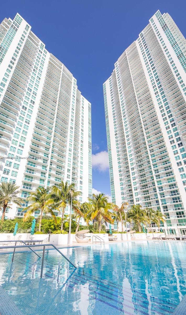I invite you to see this beautiful gem  - a lavish 1-bed, 1-bath at The Plaza in Brickell, great walk-in closet, amazing flooring, and an in-unit washer and dryer. Mesmerizing city views, Italian-designed kitchen cabinets, and resort-style amenities. The modern amenities include a state-of-the-art fitness center, a spa, a theatre, and the convenience of a business center. Great 24/7 security, valet parking, and a dedicated parking space. Within walking distance of Brickell's finest dining, charming cafes, and vibrant nightlife, or just step outside to take in the beauty of Brickell Bay.