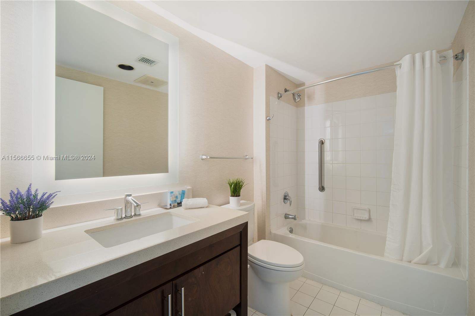 17375 Collins Ave 1901, Sunny Isles Beach, Florida 33160, 2 Bedrooms Bedrooms, ,2 BathroomsBathrooms,Residential,For Sale,17375 Collins Ave 1901,A11566655