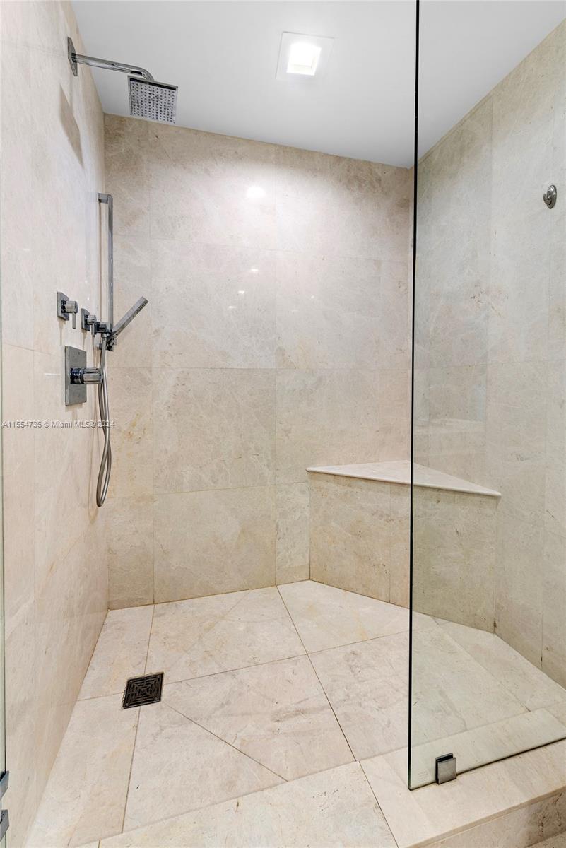 17111 Biscayne Blvd 606, North Miami Beach, Florida 33160, 3 Bedrooms Bedrooms, ,3 BathroomsBathrooms,Residential,For Sale,17111 Biscayne Blvd 606,A11554736