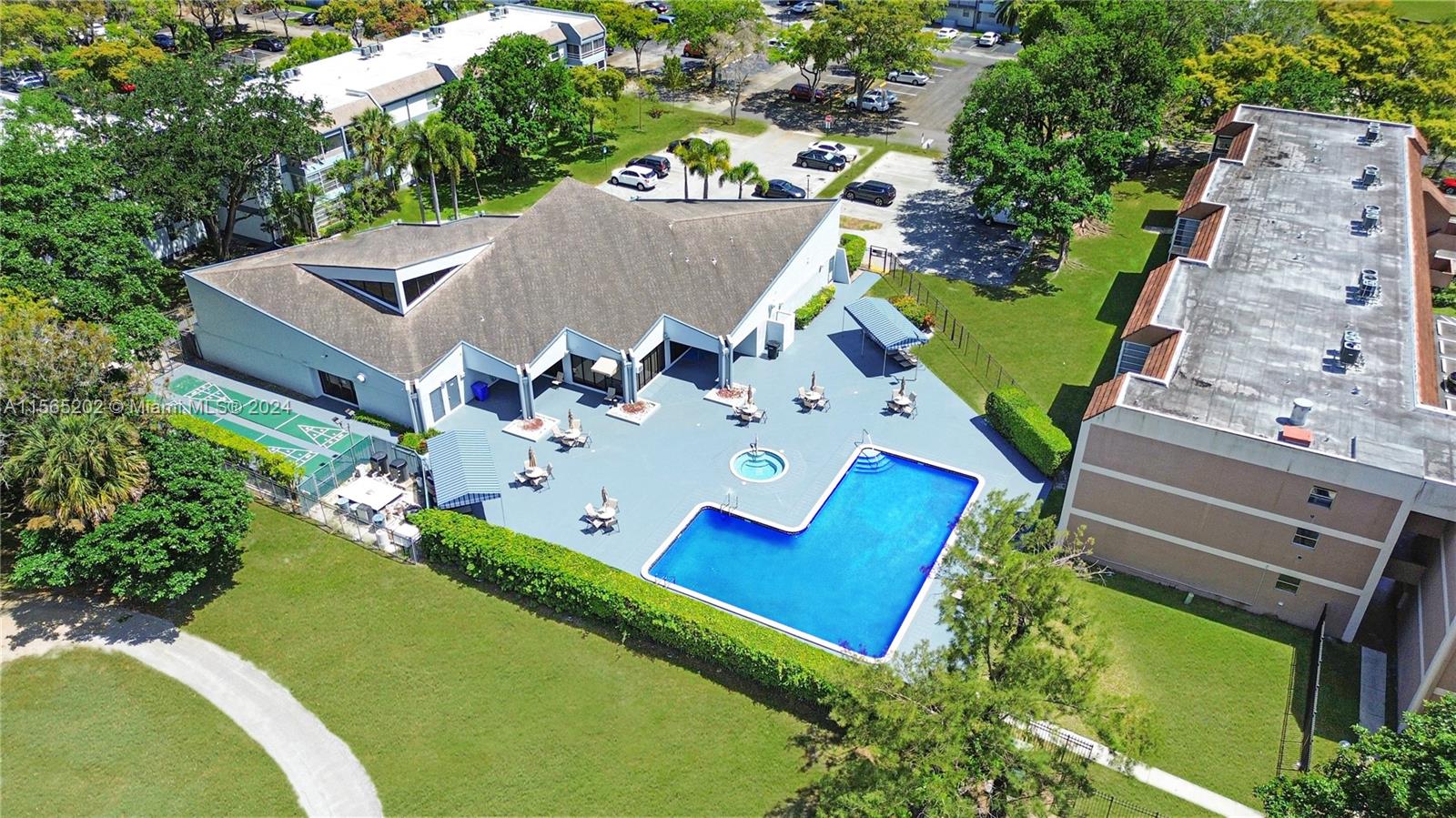 8351 Sands Point Blvd A302, Tamarac, Florida 33321, 2 Bedrooms Bedrooms, ,2 BathroomsBathrooms,Residential,For Sale,8351 Sands Point Blvd A302,A11565202