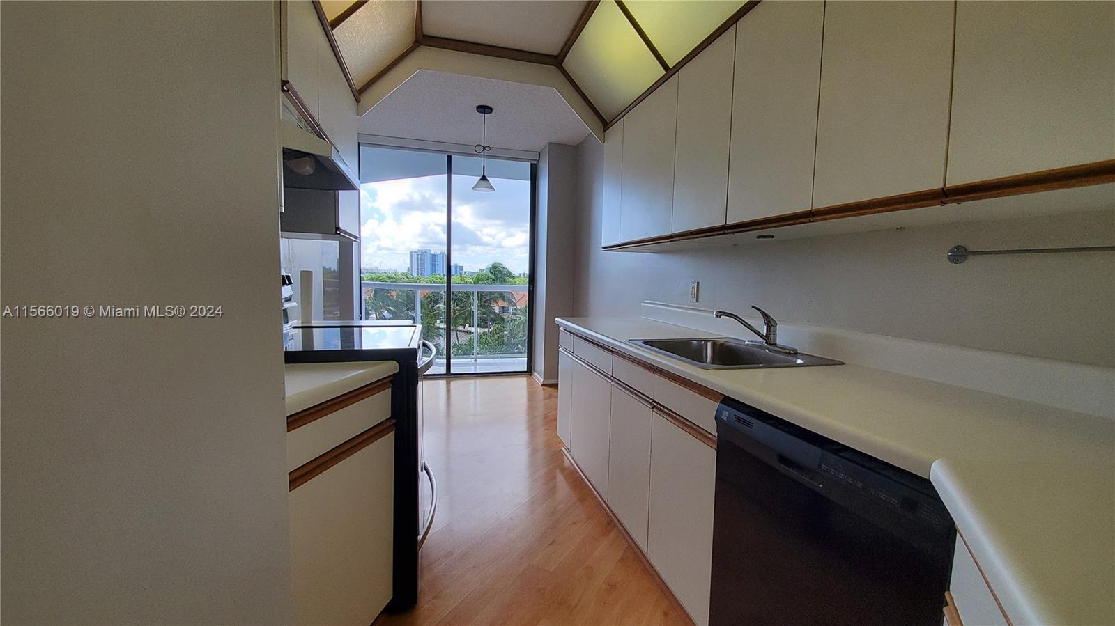 3610 Yacht Club Dr 510, Aventura, Florida 33180, 2 Bedrooms Bedrooms, ,2 BathroomsBathrooms,Residentiallease,For Rent,3610 Yacht Club Dr 510,A11566019