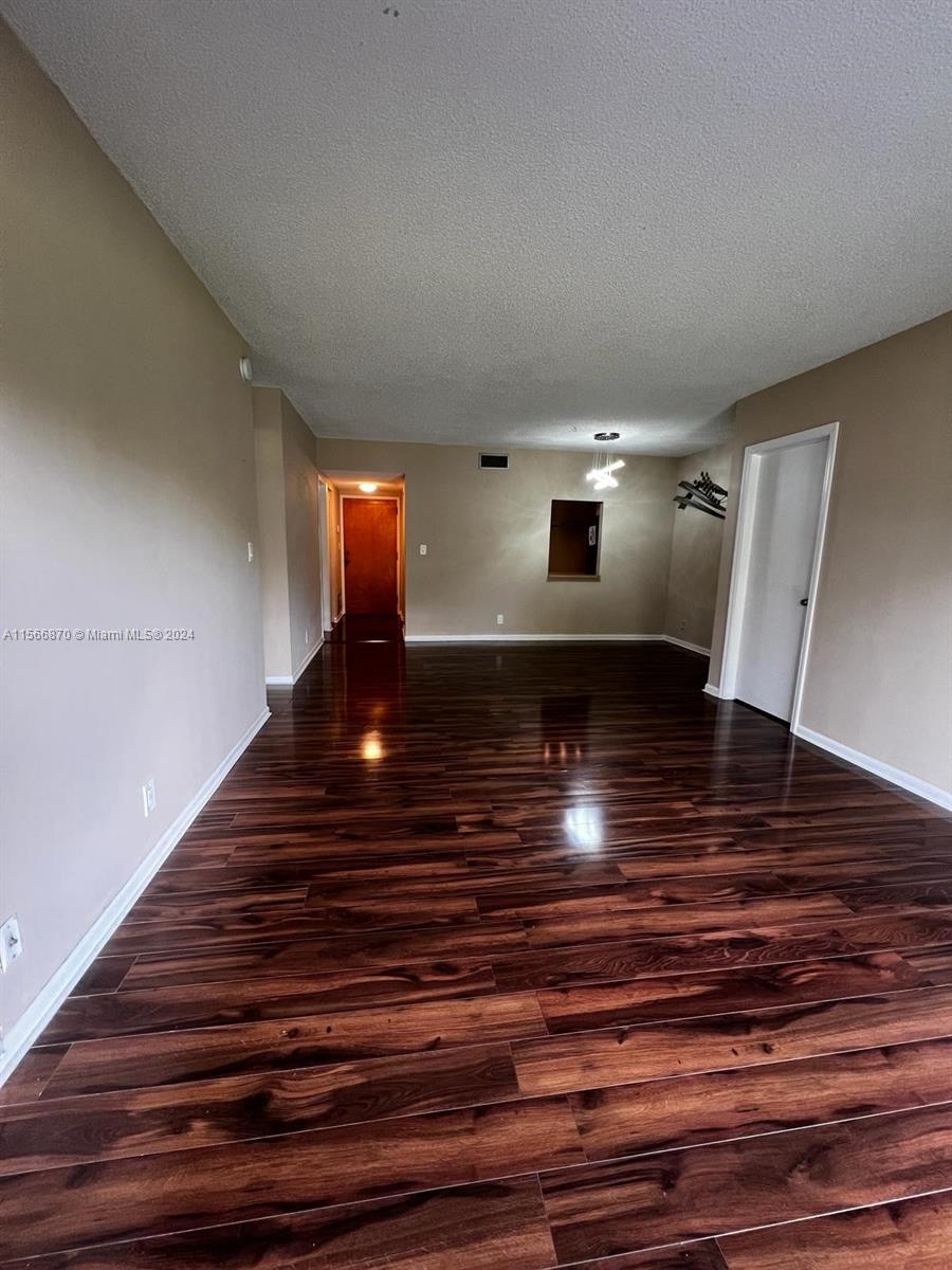 1301 NE 7th St 112, Hallandale Beach, Florida 33009, 2 Bedrooms Bedrooms, ,2 BathroomsBathrooms,Residentiallease,For Rent,1301 NE 7th St 112,A11566870