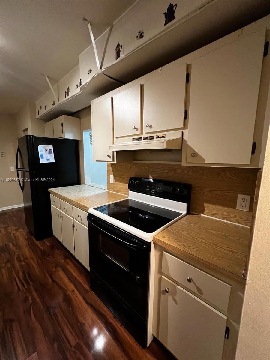 1301 NE 7th St 112, Hallandale Beach, Florida 33009, 2 Bedrooms Bedrooms, ,2 BathroomsBathrooms,Residentiallease,For Rent,1301 NE 7th St 112,A11566870