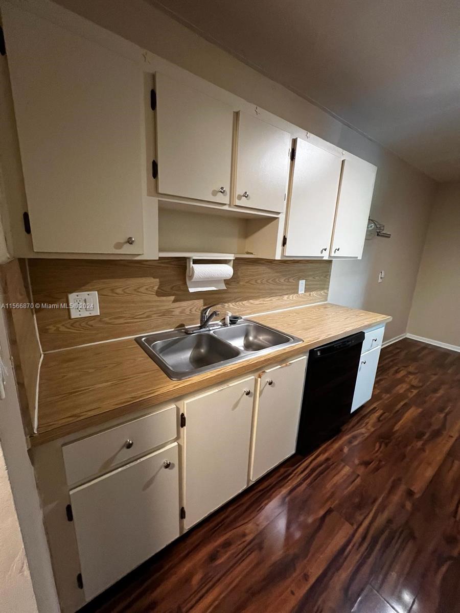 1301 NE 7th St 112, Hallandale Beach, Florida 33009, 2 Bedrooms Bedrooms, ,2 BathroomsBathrooms,Residentiallease,For Rent,1301 NE 7th St 112,A11566870
