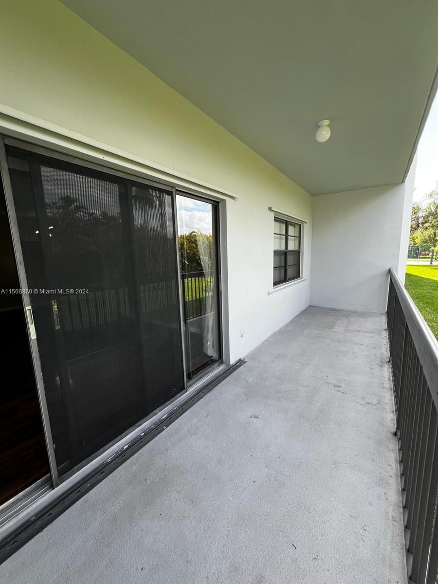 1301 NE 7th St 112, Hallandale Beach, Florida 33009, 2 Bedrooms Bedrooms, ,2 BathroomsBathrooms,Residentiallease,For Rent,1301 NE 7th St 112,A11566870