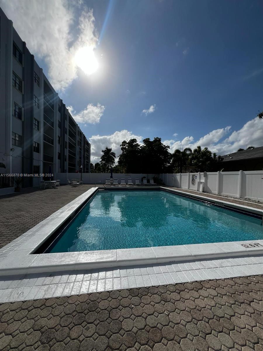 1301 NE 7th St 112, Hallandale Beach, Florida 33009, 2 Bedrooms Bedrooms, ,2 BathroomsBathrooms,Residentiallease,For Rent,1301 NE 7th St 112,A11566870