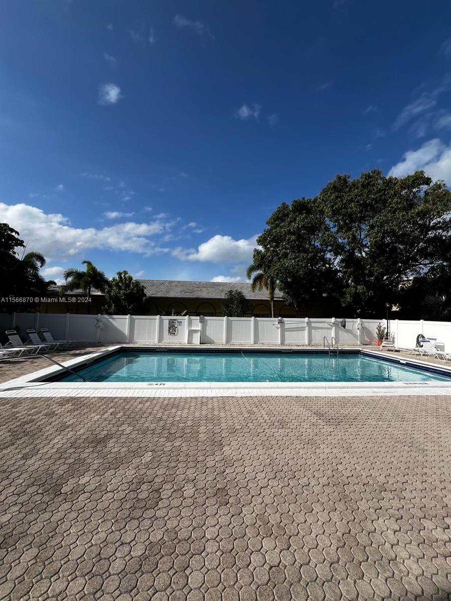 1301 NE 7th St 112, Hallandale Beach, Florida 33009, 2 Bedrooms Bedrooms, ,2 BathroomsBathrooms,Residentiallease,For Rent,1301 NE 7th St 112,A11566870
