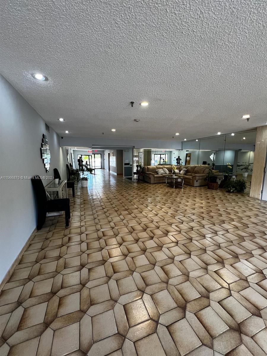 1301 NE 7th St 112, Hallandale Beach, Florida 33009, 2 Bedrooms Bedrooms, ,2 BathroomsBathrooms,Residentiallease,For Rent,1301 NE 7th St 112,A11566870