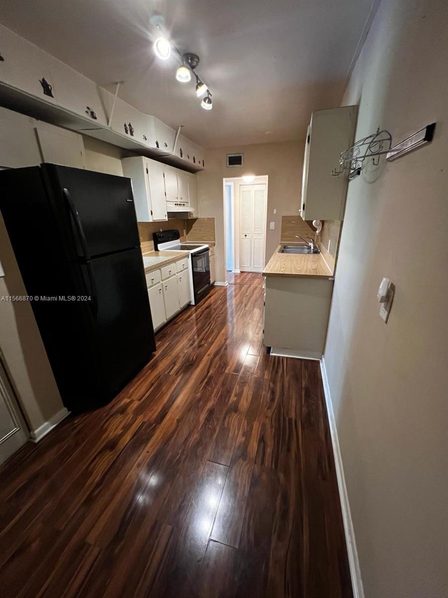 1301 NE 7th St 112, Hallandale Beach, Florida 33009, 2 Bedrooms Bedrooms, ,2 BathroomsBathrooms,Residentiallease,For Rent,1301 NE 7th St 112,A11566870