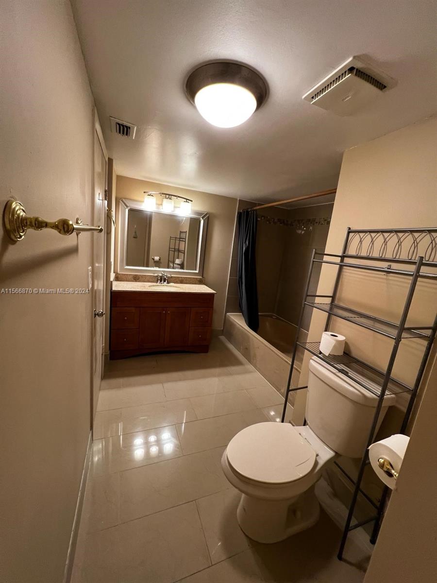1301 NE 7th St 112, Hallandale Beach, Florida 33009, 2 Bedrooms Bedrooms, ,2 BathroomsBathrooms,Residentiallease,For Rent,1301 NE 7th St 112,A11566870