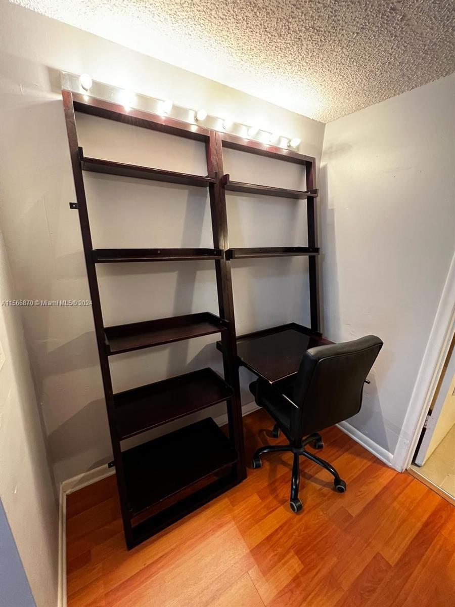 1301 NE 7th St 112, Hallandale Beach, Florida 33009, 2 Bedrooms Bedrooms, ,2 BathroomsBathrooms,Residentiallease,For Rent,1301 NE 7th St 112,A11566870