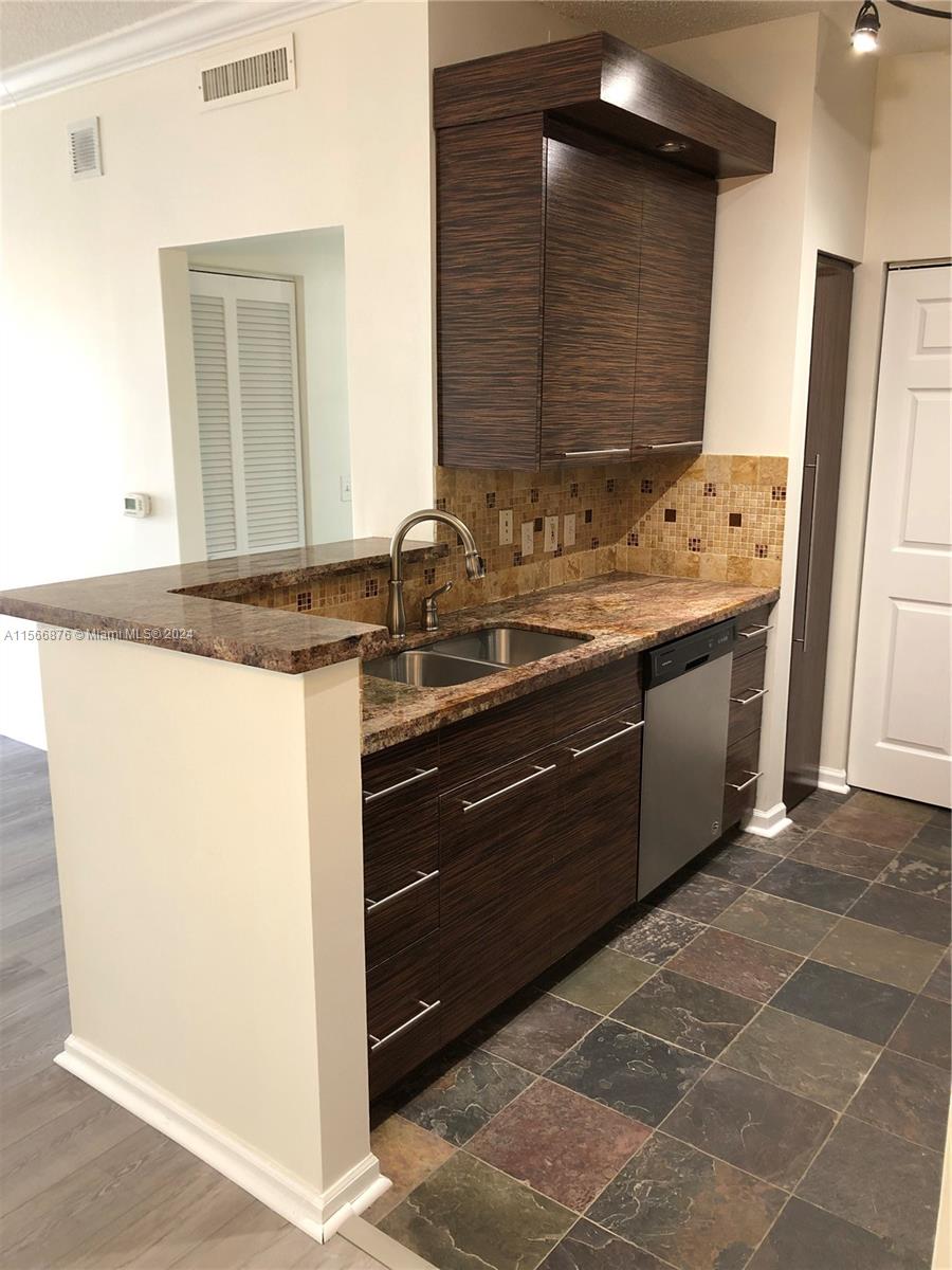 1919 Van Buren St 820A, Hollywood, Florida 33020, 2 Bedrooms Bedrooms, ,1 BathroomBathrooms,Residentiallease,For Rent,1919 Van Buren St 820A,A11566876