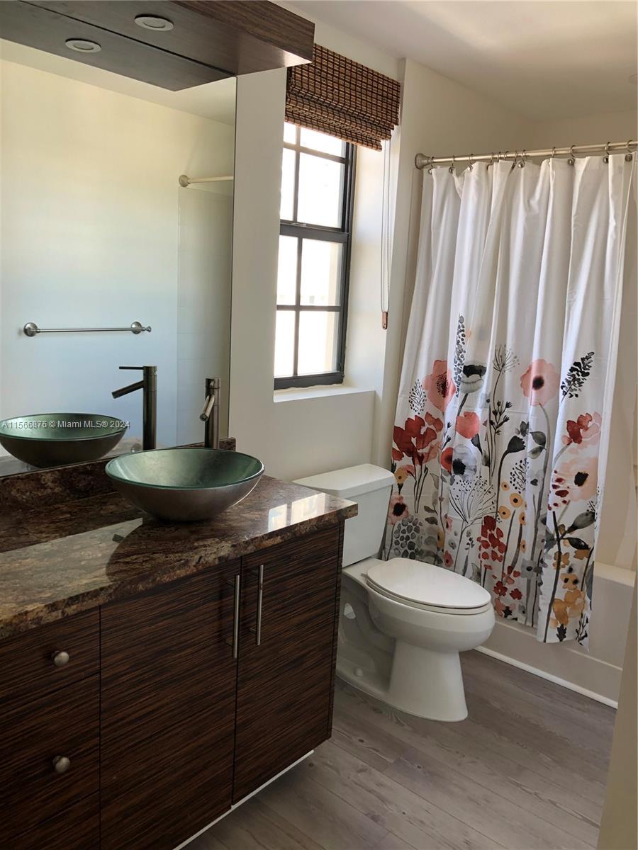 1919 Van Buren St 820A, Hollywood, Florida 33020, 2 Bedrooms Bedrooms, ,1 BathroomBathrooms,Residentiallease,For Rent,1919 Van Buren St 820A,A11566876