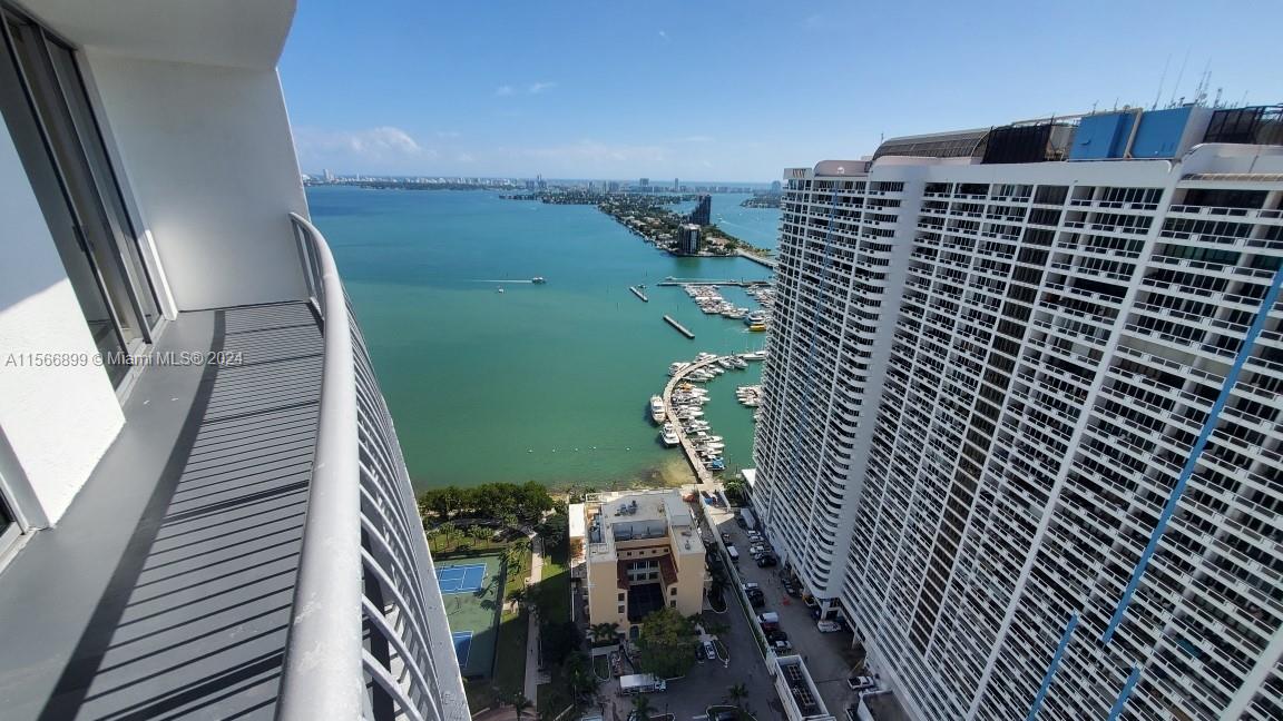 One bedroom one bathroom at Opera Tower great views of Biscayne Bay and City views. stainless steel appliances, and washer/dryer inside the unit. Walking distance to Publix Supermarket, restaurants, and shops.