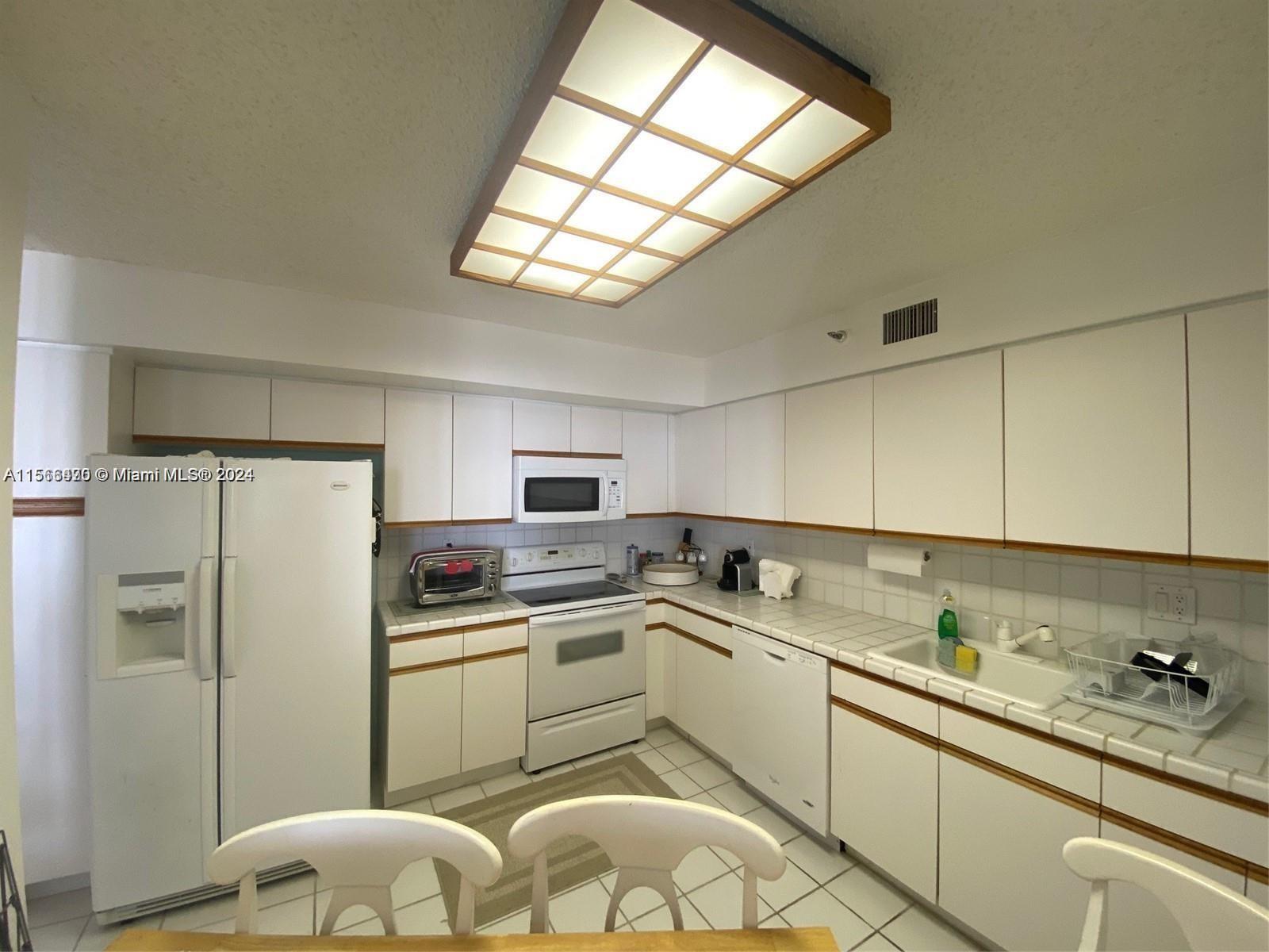 3500 Mystic Pointe Dr LPH7, Aventura, Florida 33180, 2 Bedrooms Bedrooms, ,2 BathroomsBathrooms,Residentiallease,For Rent,3500 Mystic Pointe Dr LPH7,A11566470