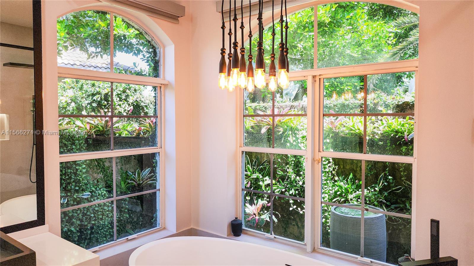 2464 Provence Ct, Weston, Florida 33327, 5 Bedrooms Bedrooms, ,4 BathroomsBathrooms,Residential,For Sale,2464 Provence Ct,A11566271