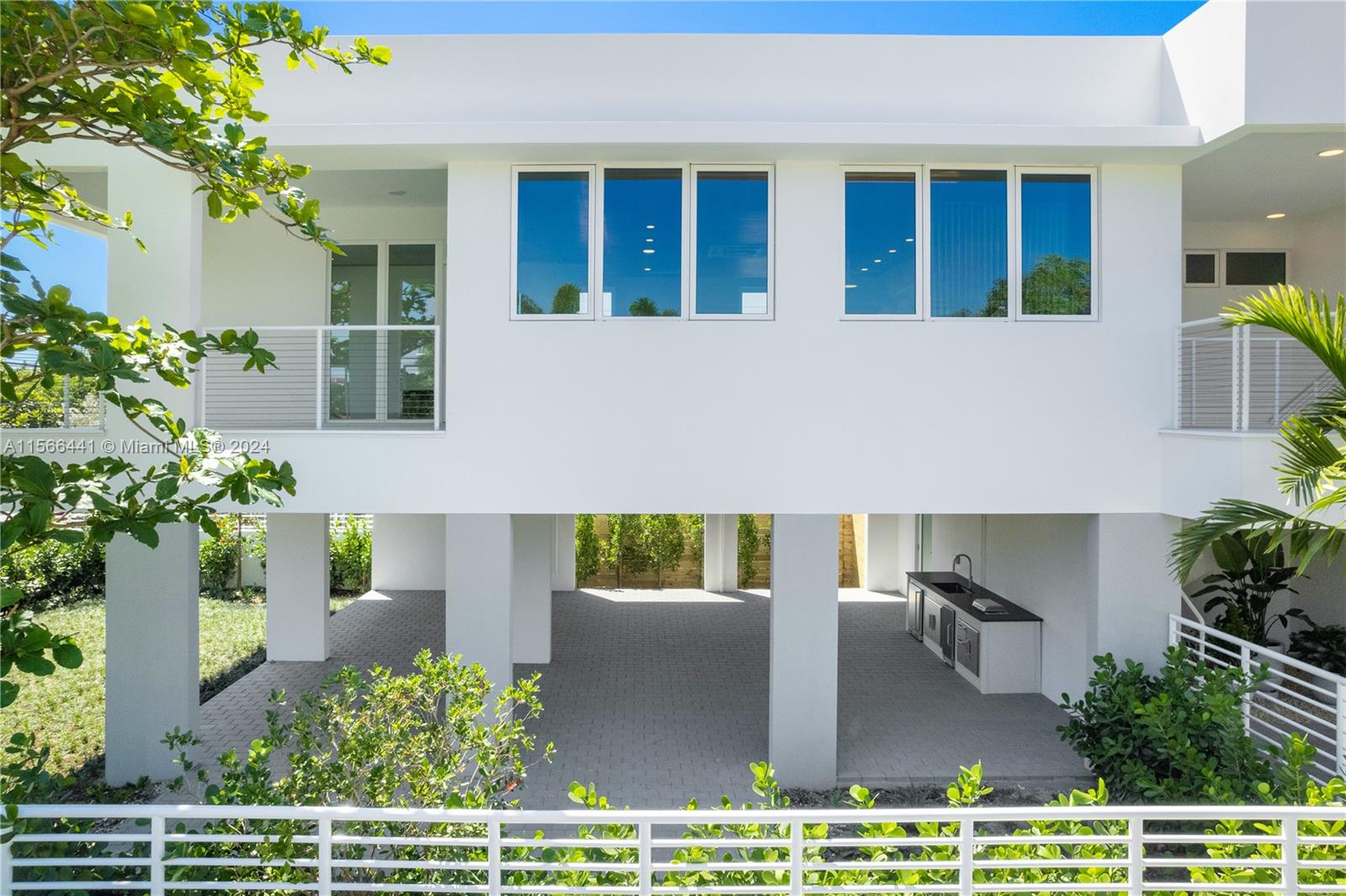 2662 SW 32nd Ct, Miami, Florida 33133, 3 Bedrooms Bedrooms, ,4 BathroomsBathrooms,Residential,For Sale,2662 SW 32nd Ct,A11566441