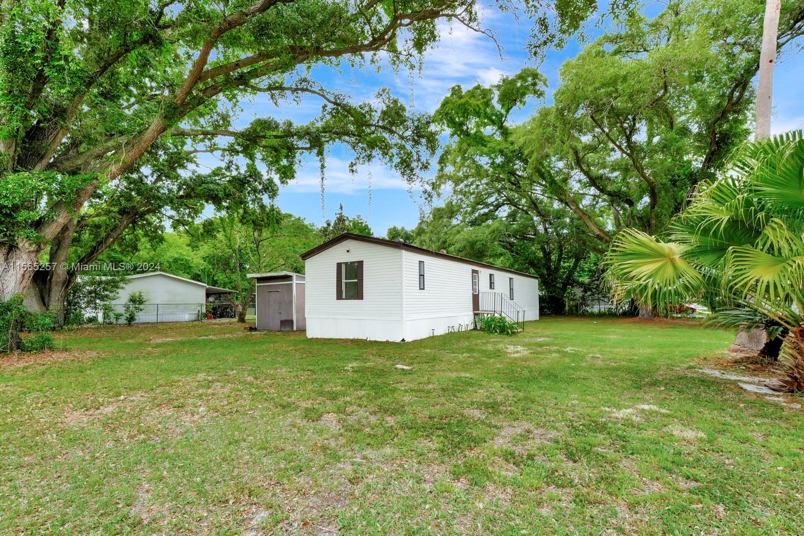 209 Central AVE, Other City - In The State Of Florida, FL 33868