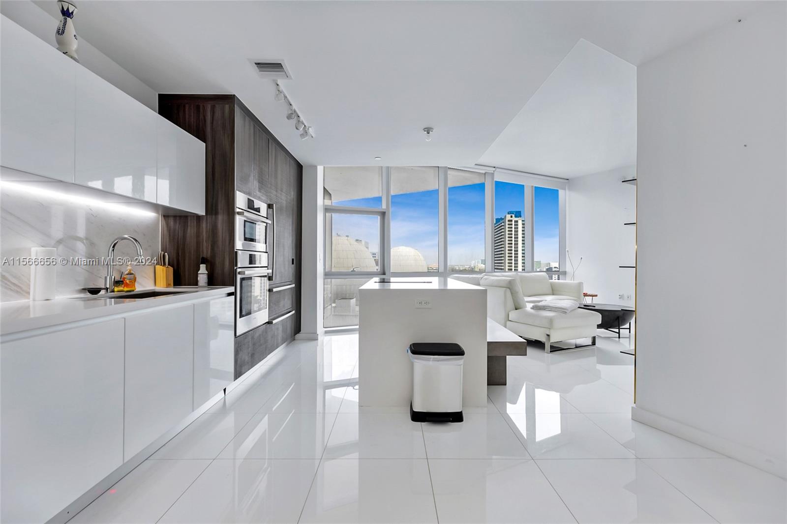 Perfect location In Hard Downtown Miami World Center HIGH CEILINGS 10' WITH A FLOOR TO CEILING WINDOWS ITALIAN KITCHEN AND TOP OF THE LINE APPLIANCES BOSH MARBLE FLOOR Most Amenities in the World including Basketball Court, 5 pools, Spa, Gym with boxing area, Bbq Kitchen, Virtual Golf, Recording Studio, Racquetball, Yoga, Sunrise pool, & Kids Play Area. Skydeck, Observatory to view stars with telescopes, Tennis courts, and Jacuzzi. EASY TO SHOW.