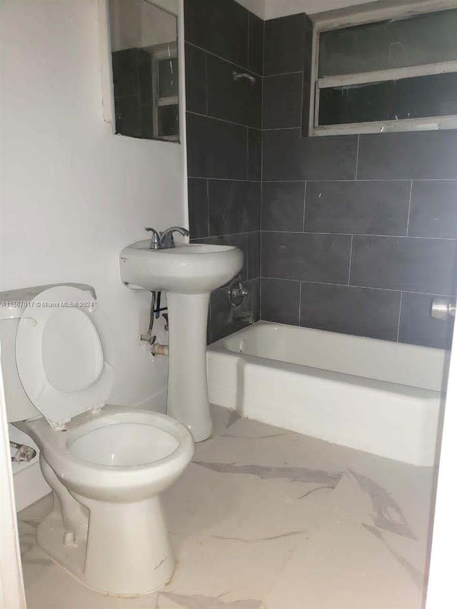 166 NW 68th Ter 166, Miami, Florida 33150, 4 Bedrooms Bedrooms, ,1 BathroomBathrooms,Residentiallease,For Rent,166 NW 68th Ter 166,A11567017