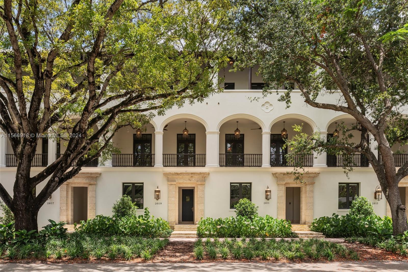 2617 Anderson Rd 8, Coral Gables, Florida 33134, 4 Bedrooms Bedrooms, ,4 BathroomsBathrooms,Residentiallease,For Rent,2617 Anderson Rd 8,A11566918