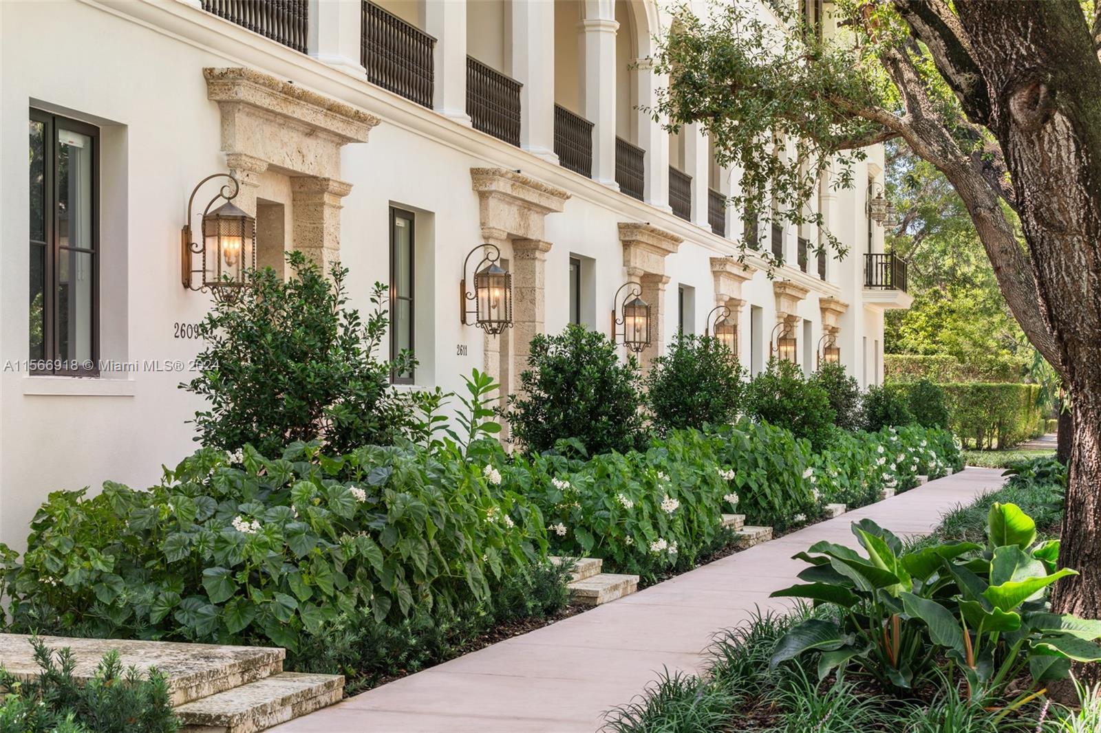 2617 Anderson Rd 8, Coral Gables, Florida 33134, 4 Bedrooms Bedrooms, ,4 BathroomsBathrooms,Residentiallease,For Rent,2617 Anderson Rd 8,A11566918