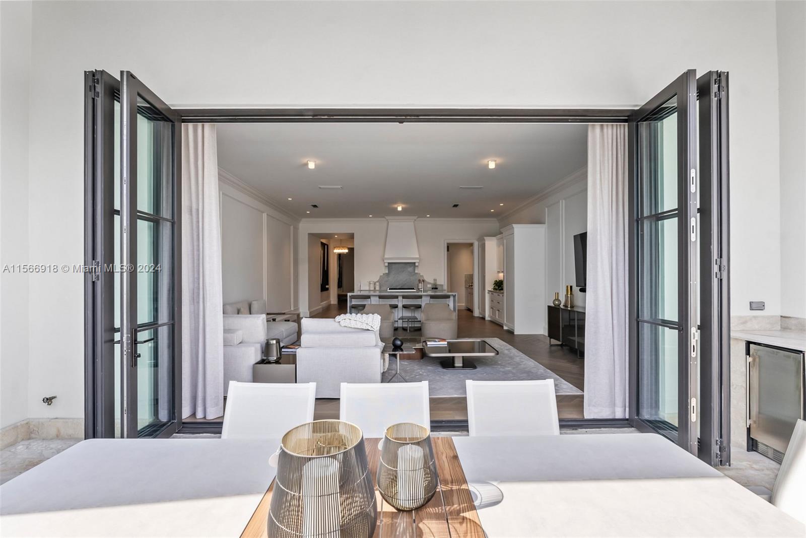 2617 Anderson Rd 8, Coral Gables, Florida 33134, 4 Bedrooms Bedrooms, ,4 BathroomsBathrooms,Residentiallease,For Rent,2617 Anderson Rd 8,A11566918