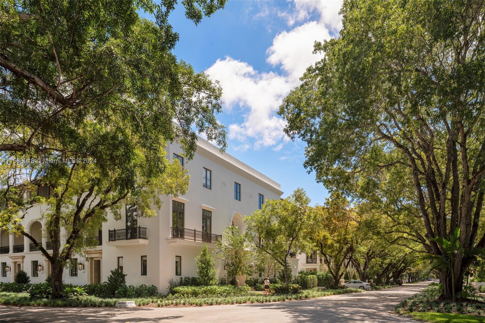 2617 Anderson Rd 8, Coral Gables, Florida 33134, 4 Bedrooms Bedrooms, ,4 BathroomsBathrooms,Residentiallease,For Rent,2617 Anderson Rd 8,A11566918