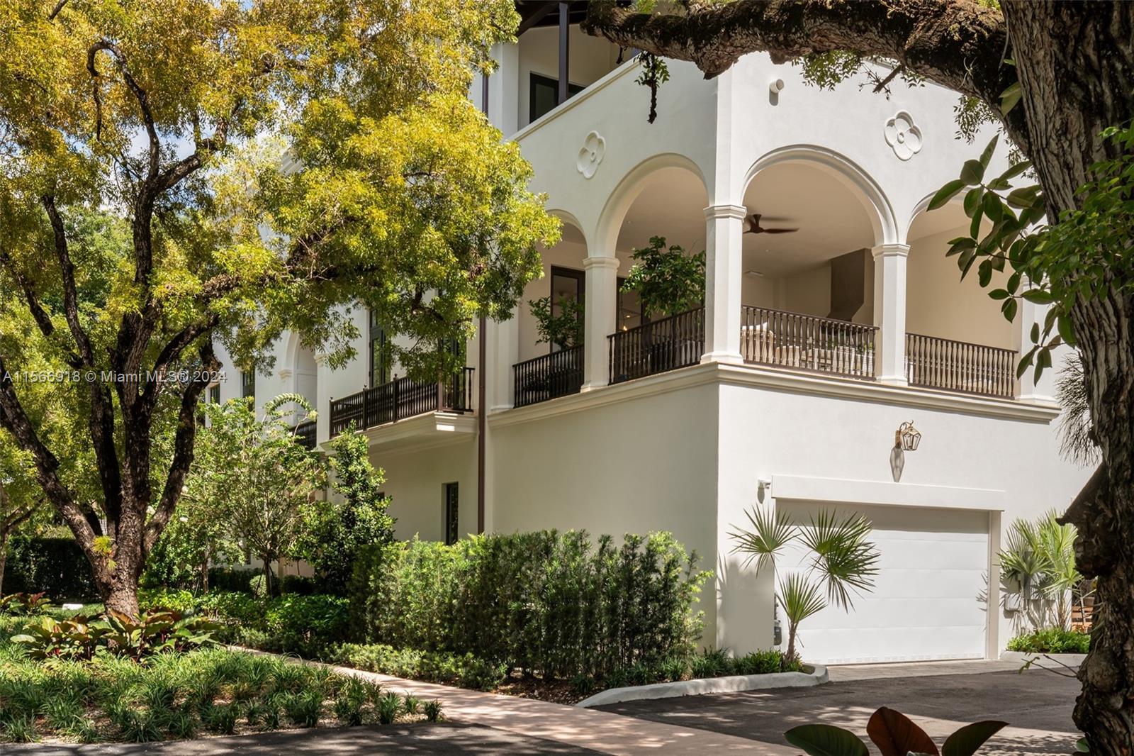 2617 Anderson Rd 8, Coral Gables, Florida 33134, 4 Bedrooms Bedrooms, ,4 BathroomsBathrooms,Residentiallease,For Rent,2617 Anderson Rd 8,A11566918
