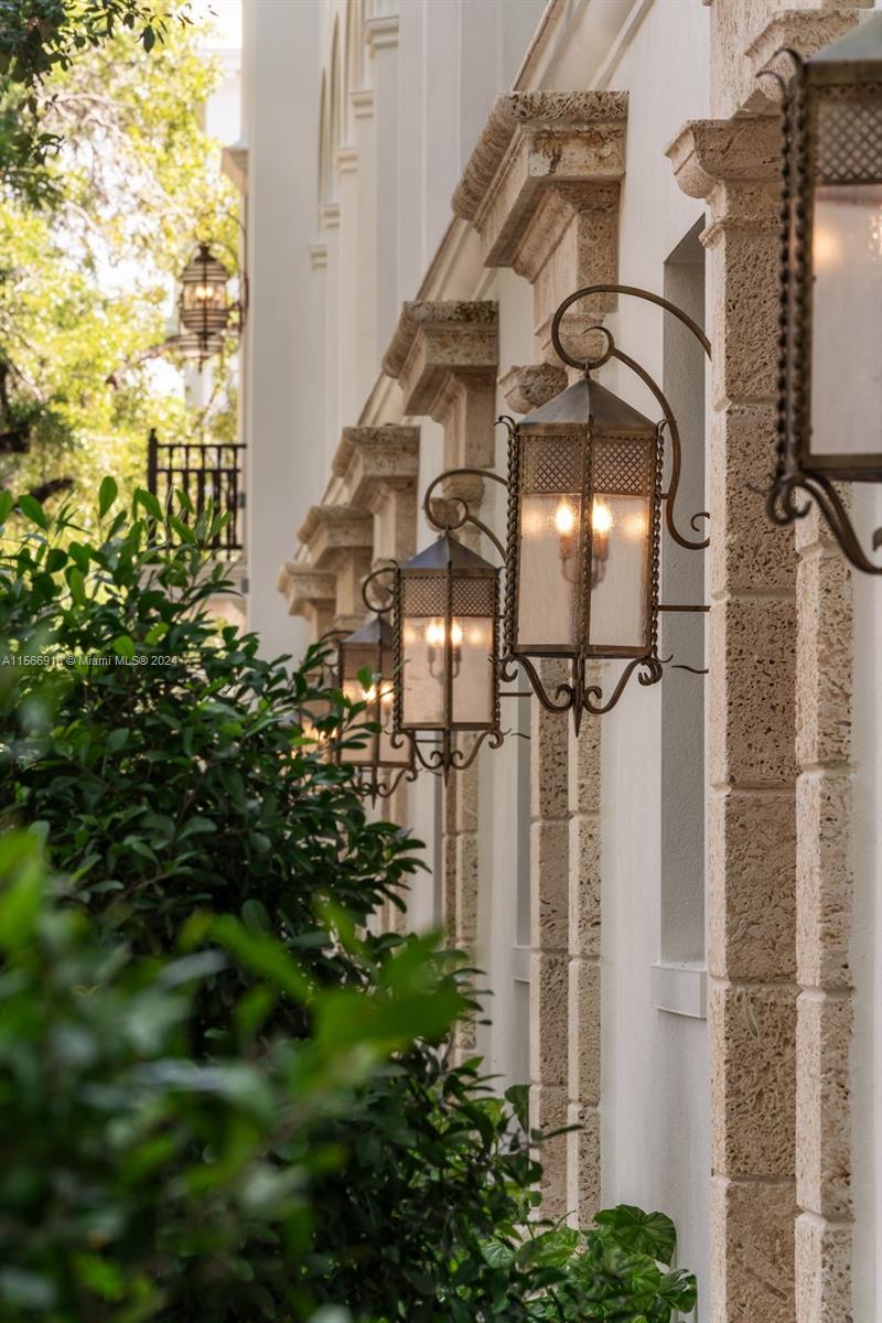 2617 Anderson Rd 8, Coral Gables, Florida 33134, 4 Bedrooms Bedrooms, ,4 BathroomsBathrooms,Residentiallease,For Rent,2617 Anderson Rd 8,A11566918