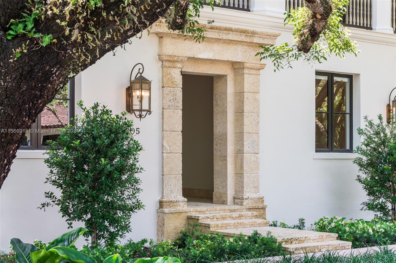 2617 Anderson Rd 8, Coral Gables, Florida 33134, 4 Bedrooms Bedrooms, ,4 BathroomsBathrooms,Residentiallease,For Rent,2617 Anderson Rd 8,A11566918