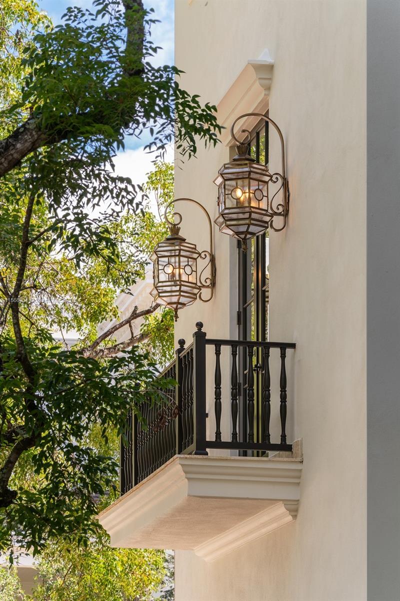 2617 Anderson Rd 8, Coral Gables, Florida 33134, 4 Bedrooms Bedrooms, ,4 BathroomsBathrooms,Residentiallease,For Rent,2617 Anderson Rd 8,A11566918