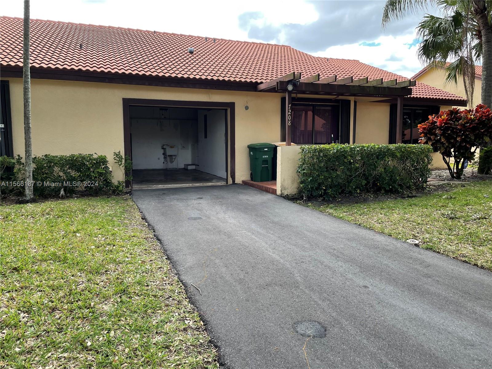 7208 Primrose Ln 7208, Tamarac, Florida 33321, 3 Bedrooms Bedrooms, ,2 BathroomsBathrooms,Residential,For Sale,7208 Primrose Ln 7208,A11566187