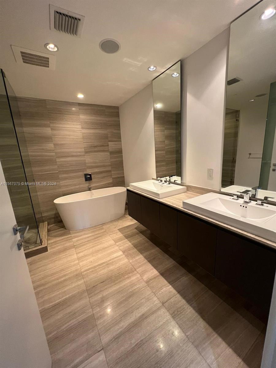 3250 NE 188th St 403, Aventura, Florida 33180, 3 Bedrooms Bedrooms, ,4 BathroomsBathrooms,Residentiallease,For Rent,3250 NE 188th St 403,A11567075